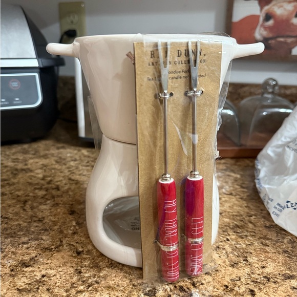 Rae Dunn Cream Fondue Pot - Picture 3 of 4